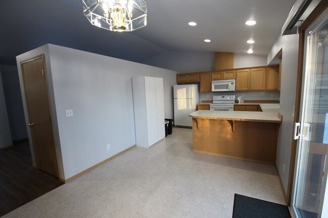 Building Photo - 6222 83rd Pl NE