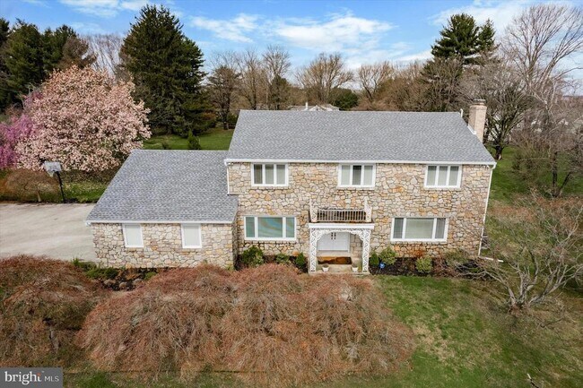 Foto del edificio - 1530 Briar Hill Rd