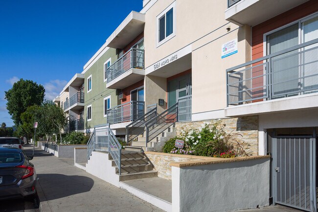 Building Photo - 5161 Riverton Ave