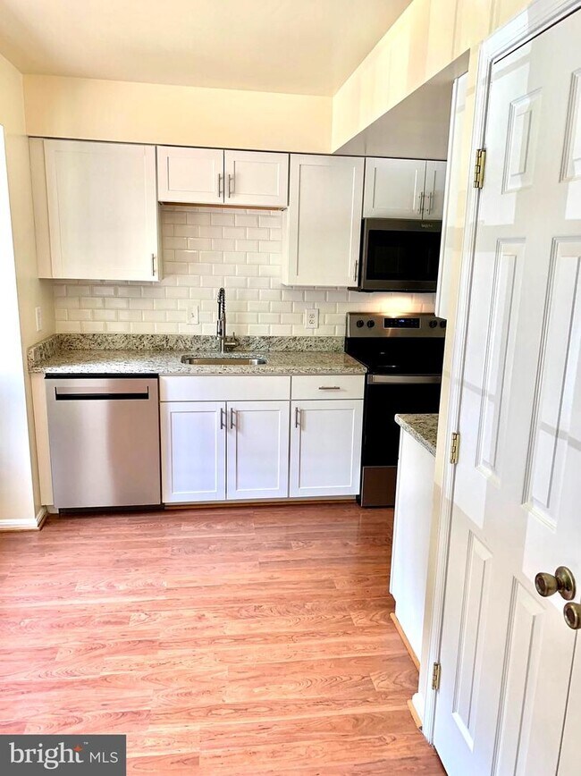 Building Photo - 15433 Beachwater Ct