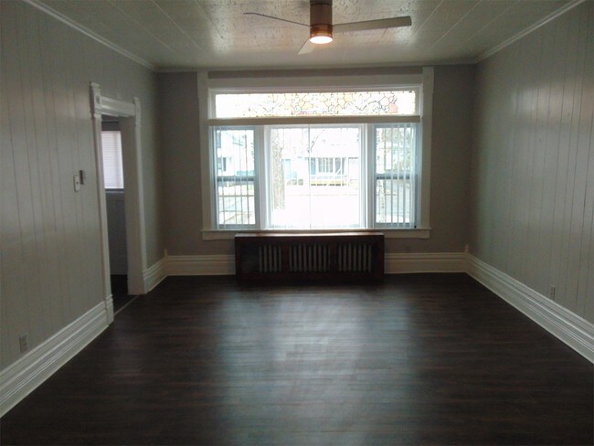 Building Photo - 966 Shawano Ave
