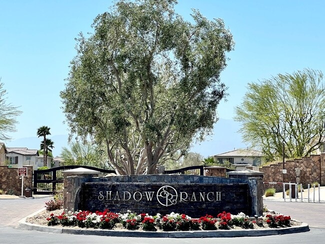 Foto del edificio - AVAILABLE NOW ! 4 Bedroom 3 Bathroom Home PLUS 1 Bed 1 Bath Attached Casita in Indio