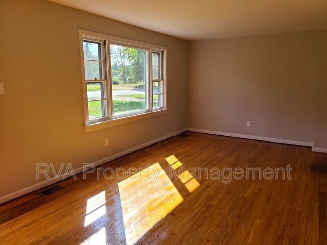 Building Photo - 1102 Southbury Ave