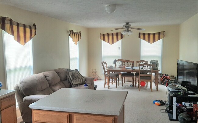 Foto del edificio - 201 Dogwood Acres Ln