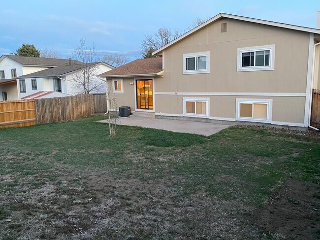 Foto del edificio - 5626 Trout Creek Pass Dr