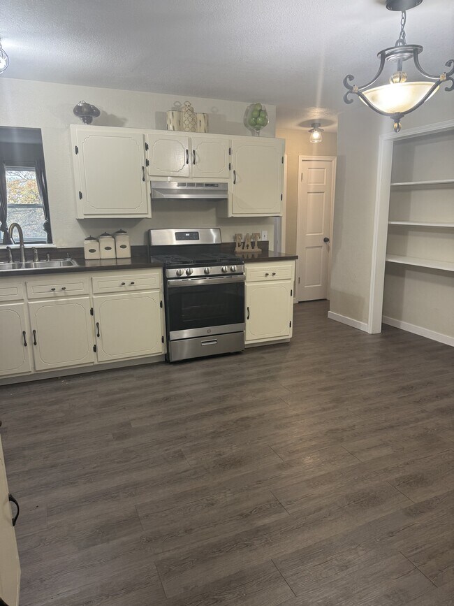 Foto del edificio - 2404 N Gray St