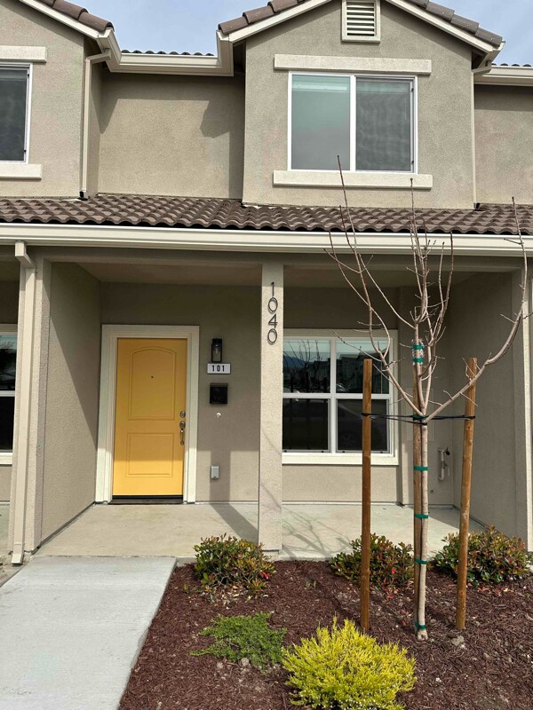 1040 South St Unit 100, Hollister, CA 95023 Room for Rent in