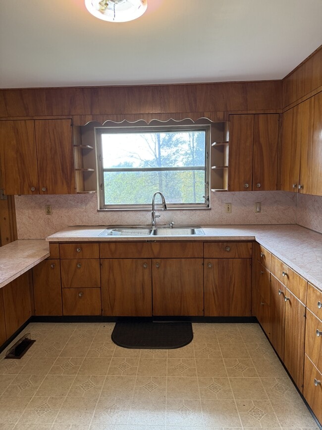 Photo - 307 Iroquois Dr House