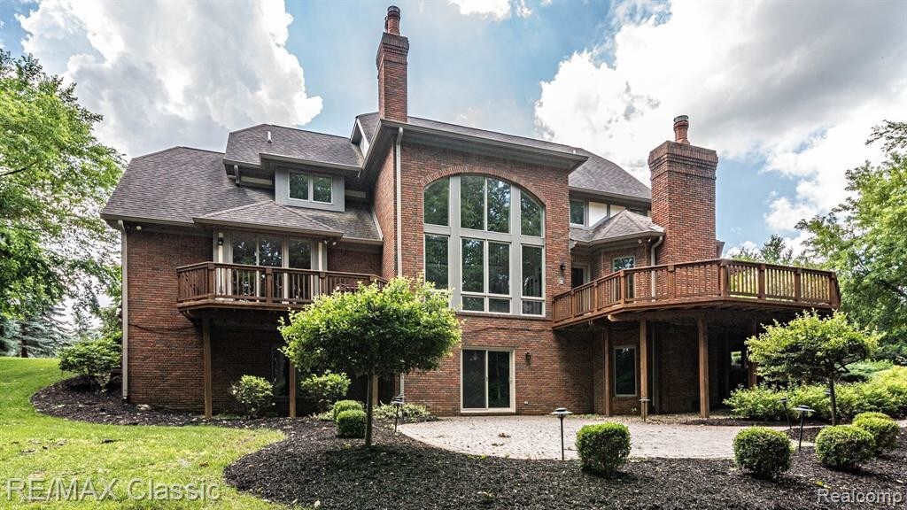 3062 Beach Lake Dr E, Milford, MI 48380 House Rental in Milford, MI