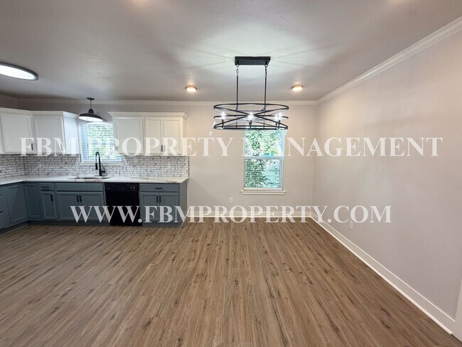 Building Photo - 1606 Cherry Ave