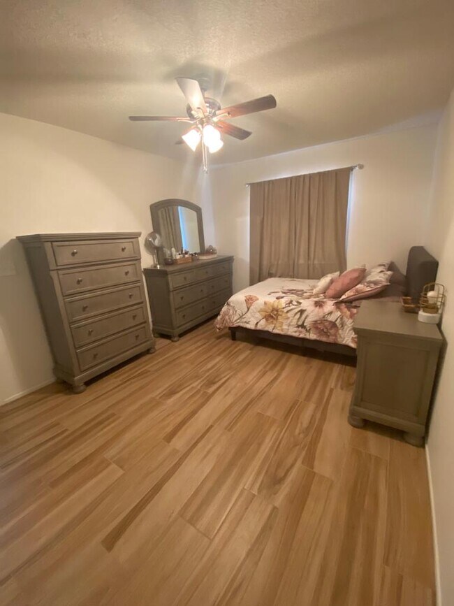 Master Bedroom - 1226 E Lawrence Ln