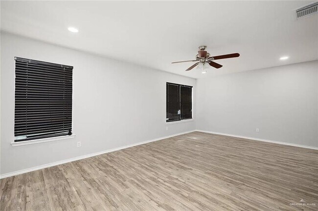 Foto del edificio - 2020 Andrea Ave