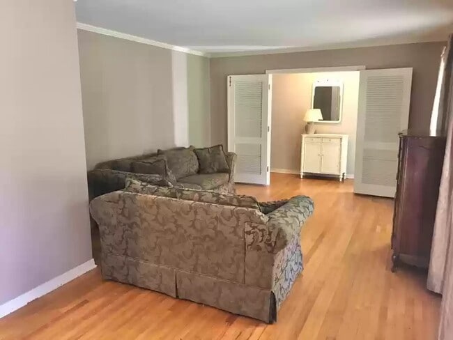 Building Photo - 418 Longest Rd