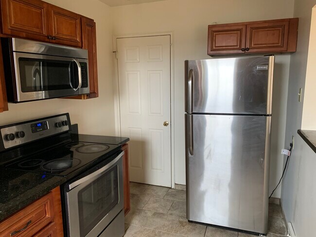 Building Photo - 1611 Parkline Dr