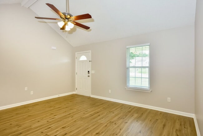 Building Photo - 535 Wildwood Dr