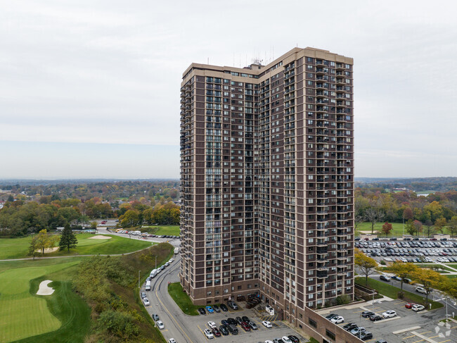 Building Photo - North Shore Towers