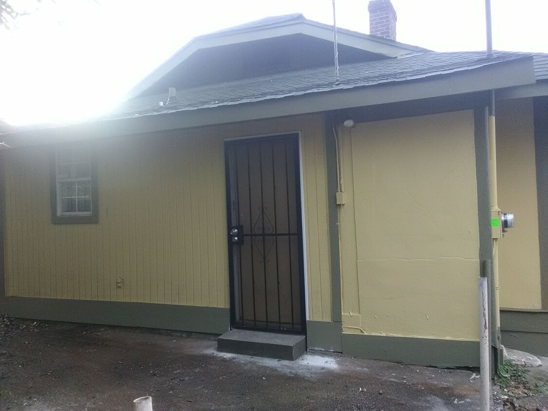 Primary Photo - 1530 Waverly Ave