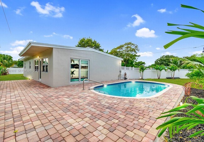 Building Photo - 3137 SW 15th St