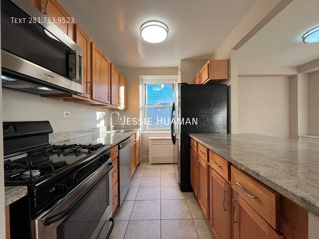 Building Photo - 310 Greenwich St