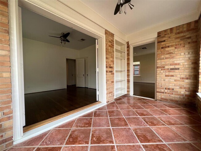 Building Photo - 2321 Wroxton Rd