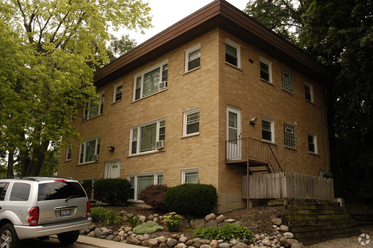 3624 Waukegan Rd, McHenry, IL 60050 Apartments in McHenry, IL