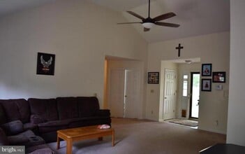 Building Photo - 808 Chantilly Ln
