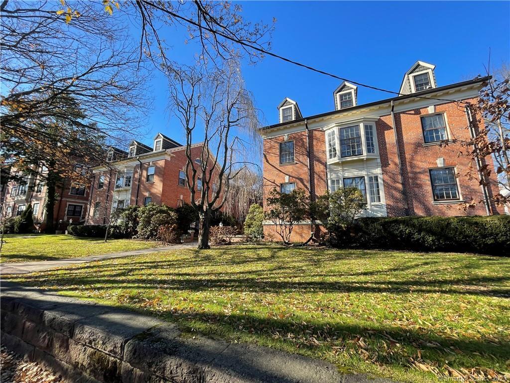 Foto principal - 496 Whitney Ave