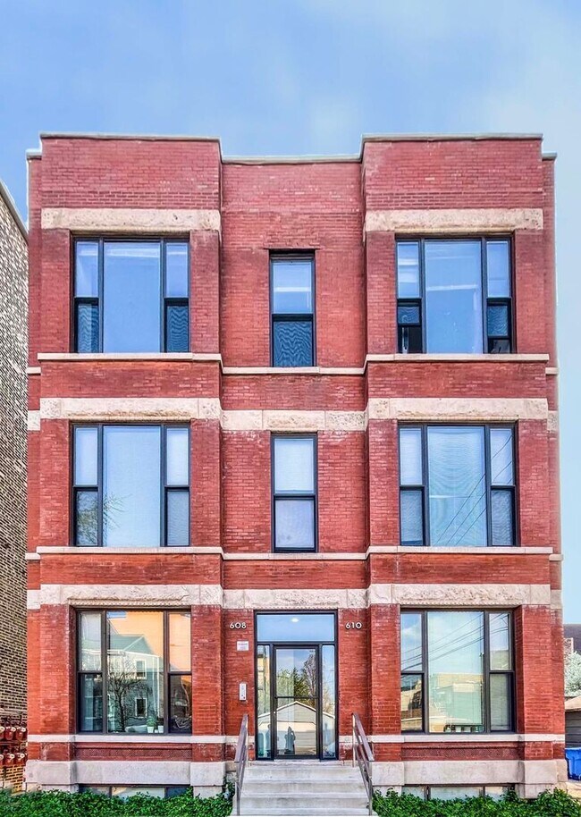 Building Photo - 608 N Ada St