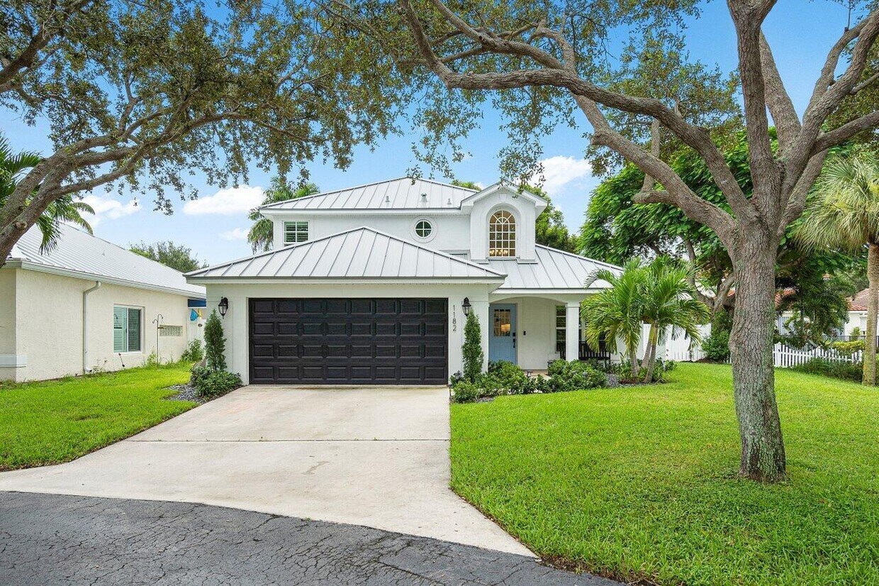Primary Photo - 1182 Canoe Point