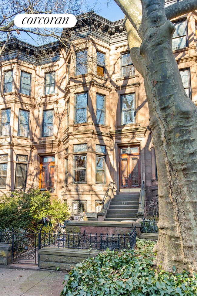 Foto del edificio - 555 3rd St