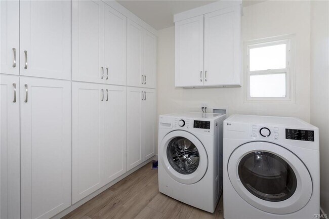 Foto del edificio - 15256 Clymer St