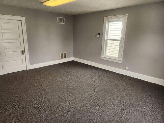 Foto del edificio - 621 E Main St