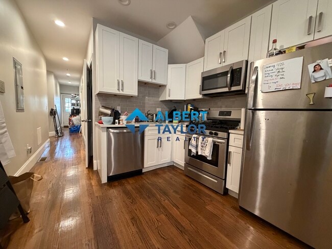 Building Photo - 92 Calumet St