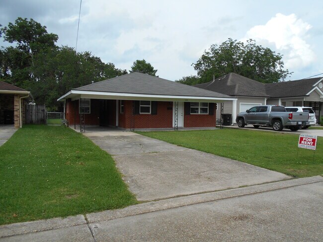Building Photo - 122 Melvyn Dr