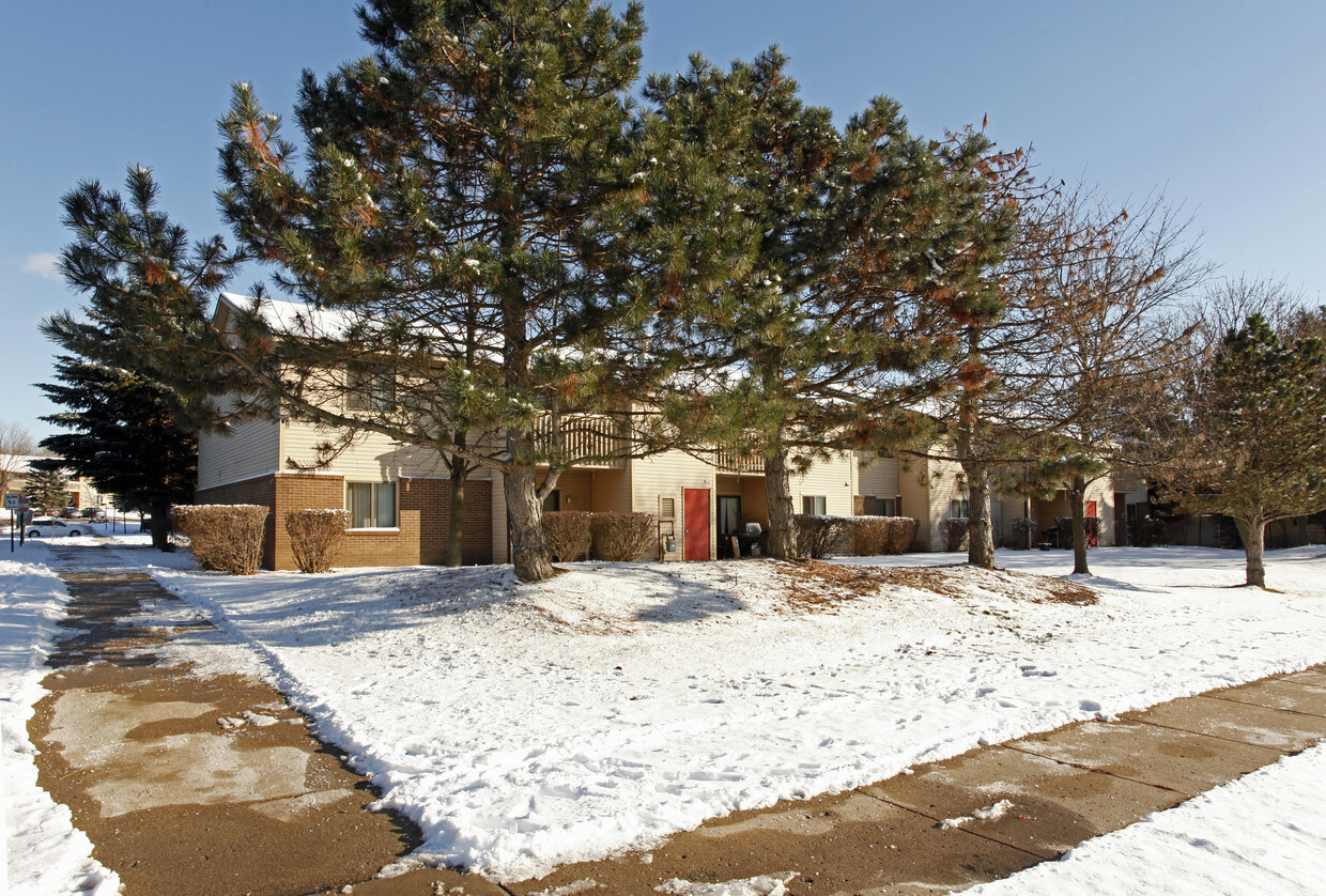 Building Photo - Maple Heights Apartments