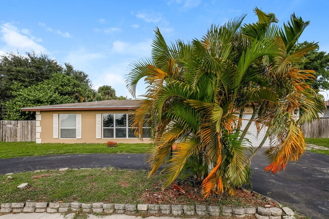 7401 NW 84th St