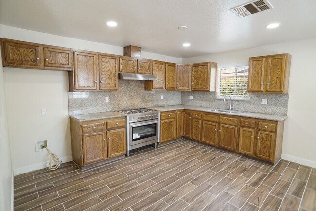 Photo - 10561 El Dorado Ave (Los Angeles, CA) House