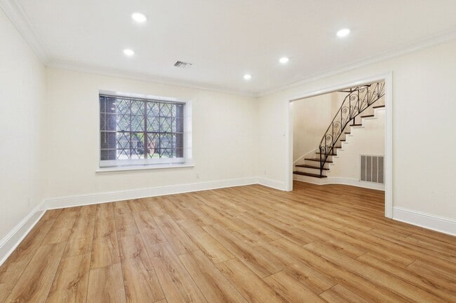 Building Photo - Discover Your Perfect Home: 4-Bed, 3-Bath ...