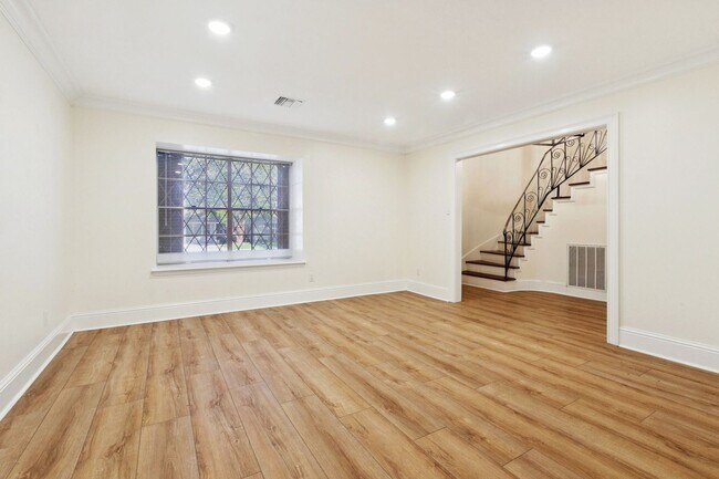 Foto del edificio - Discover Your Perfect Home: 4-Bed, 3-Bath ...