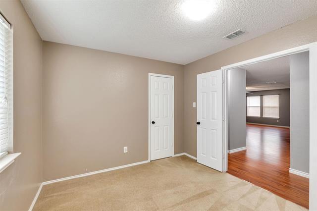 Building Photo - 2416 Rolling Ridge Dr