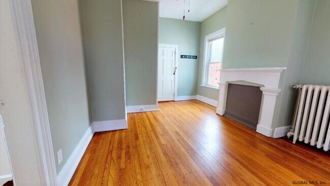 Building Photo - 28 Cortland Pl