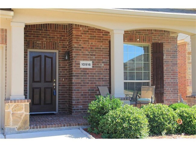 Building Photo - 10916 Braemoor Dr