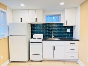 Building Photo - 816 Greenwood Cir