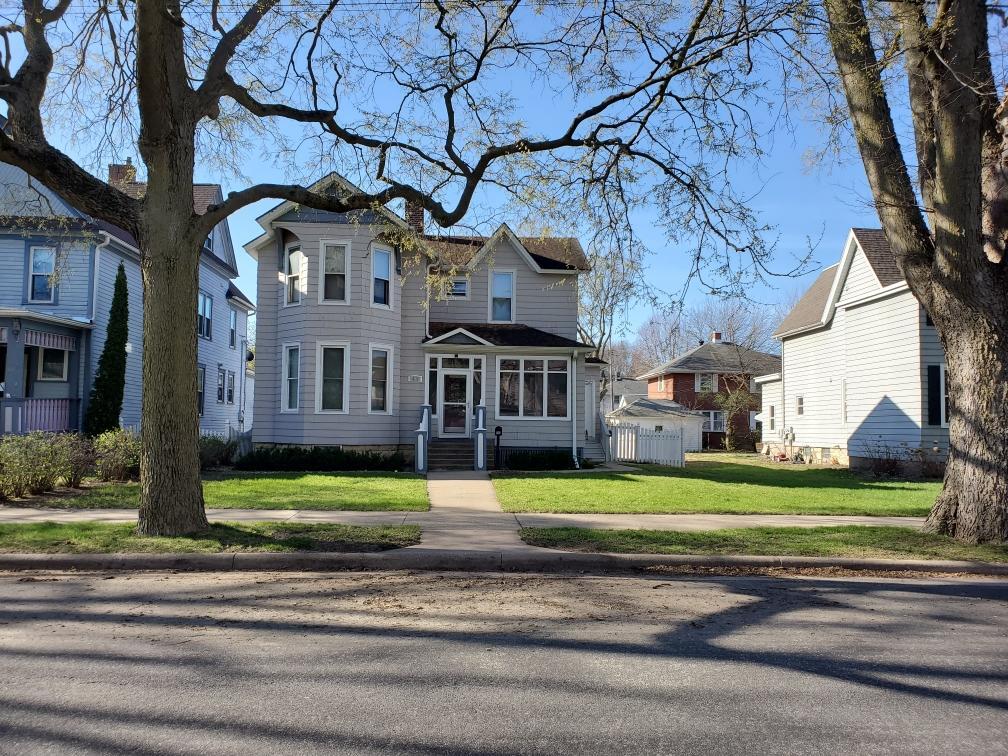 1408 Madison St, La Crosse, WI 54601 Townhome Rentals in La Crosse WI