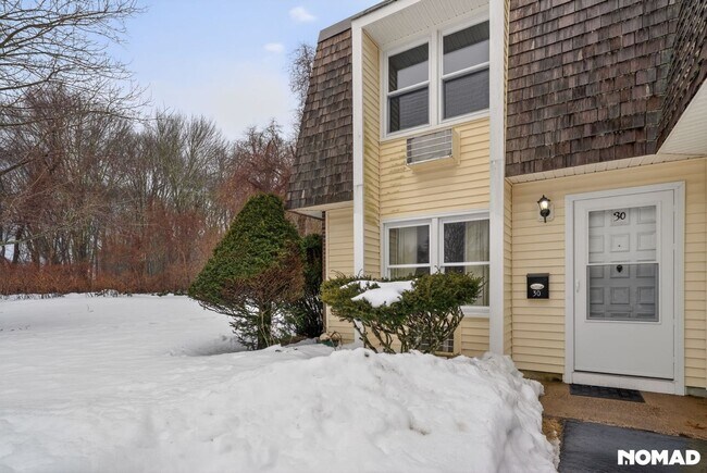 Foto del edificio - Charming 1BR Condo in Niantic