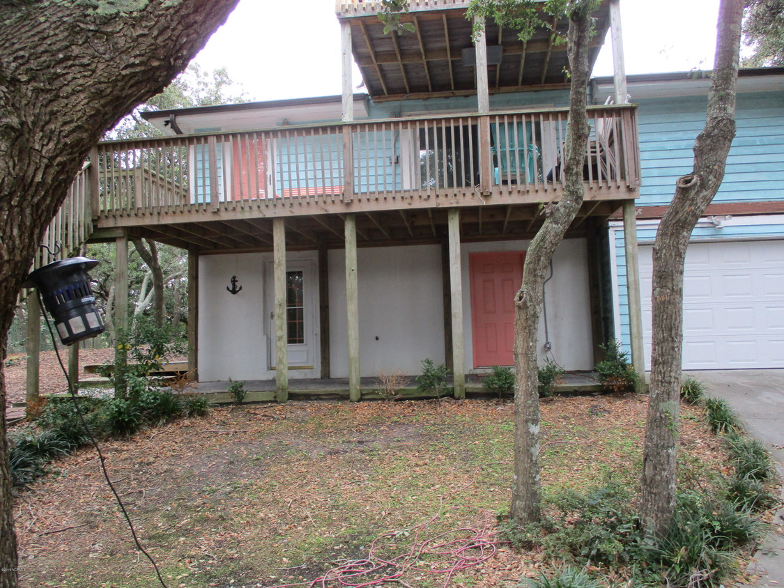 Primary Photo - 136 Salter Path Rd