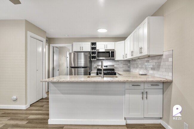 Foto del edificio - 1211 W 8th St