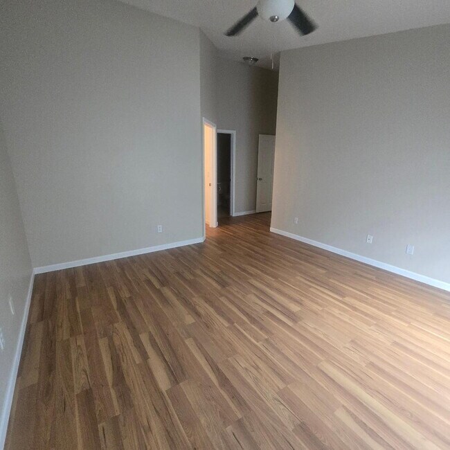 Building Photo - "Beautifully updated 3-Bed, 2-Bath Retreat in Phoenix