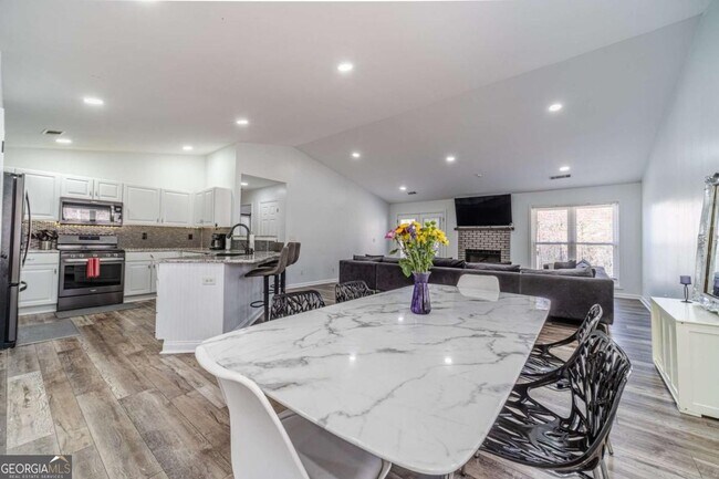 Foto del edificio - 6242 Huckleberry Ridge