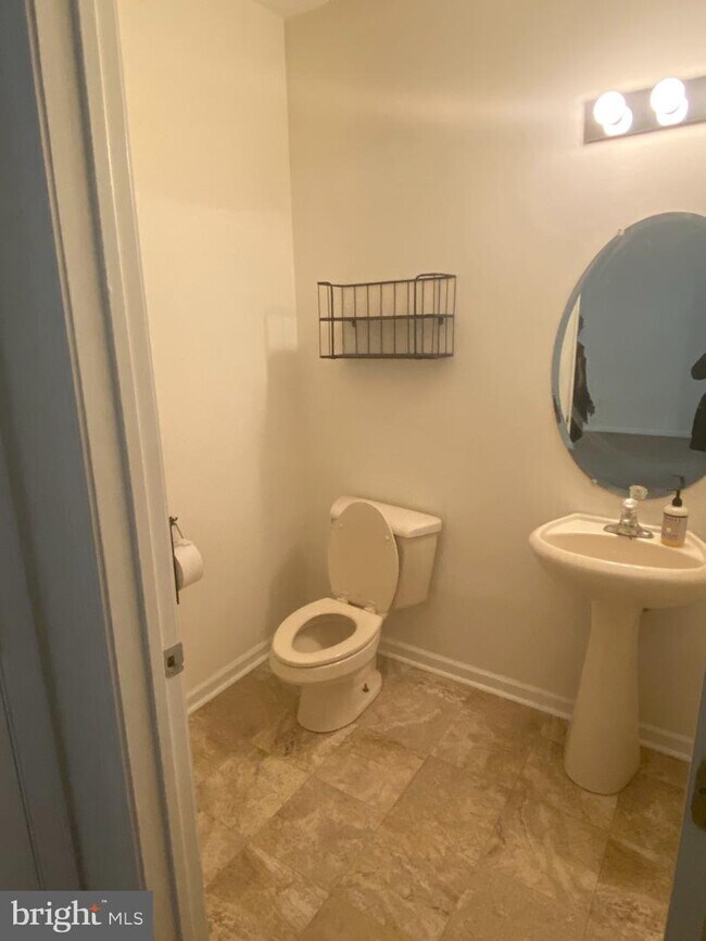 Building Photo - 107 Cypress Ct